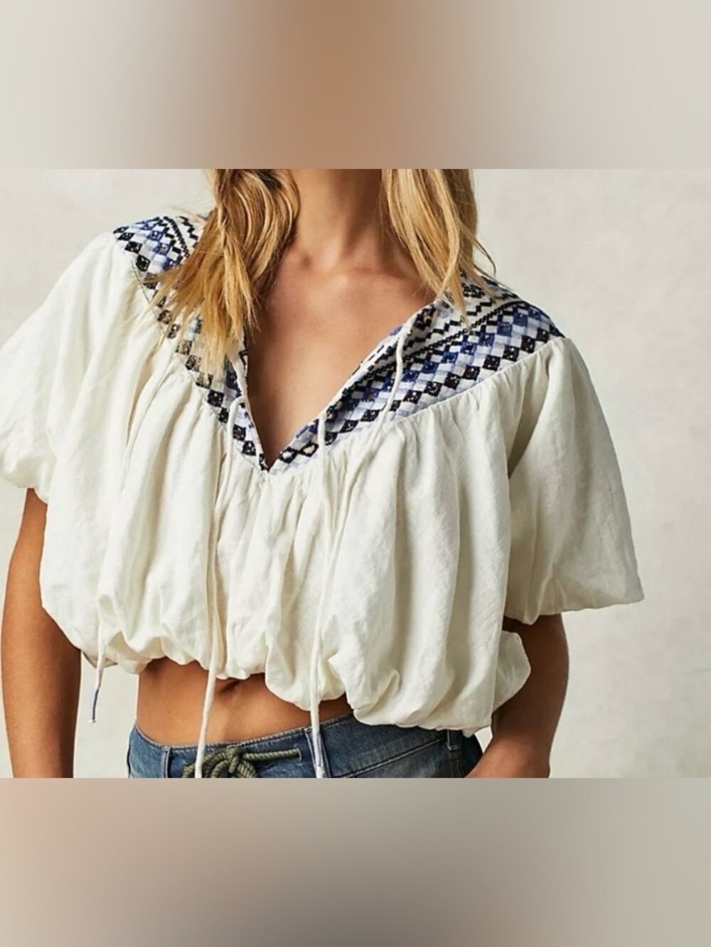 Free People Joni Cropped Peasant Top Sz XS Ivory w/Blue Embroidery Boho - Picture 10 of 13